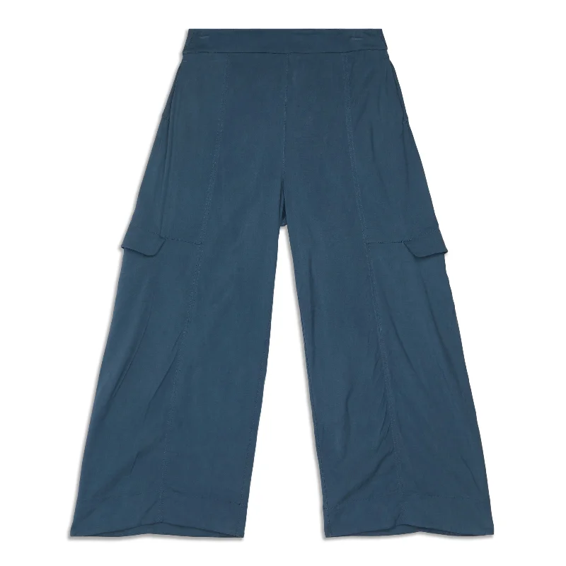 green cargo pants for outdoors -Metropolis Maven High-Rise Crop - Resale